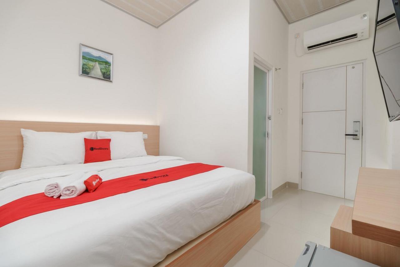 Reddoorz Plus Near Rs Rk Charitas 2 Palimbão Exterior foto