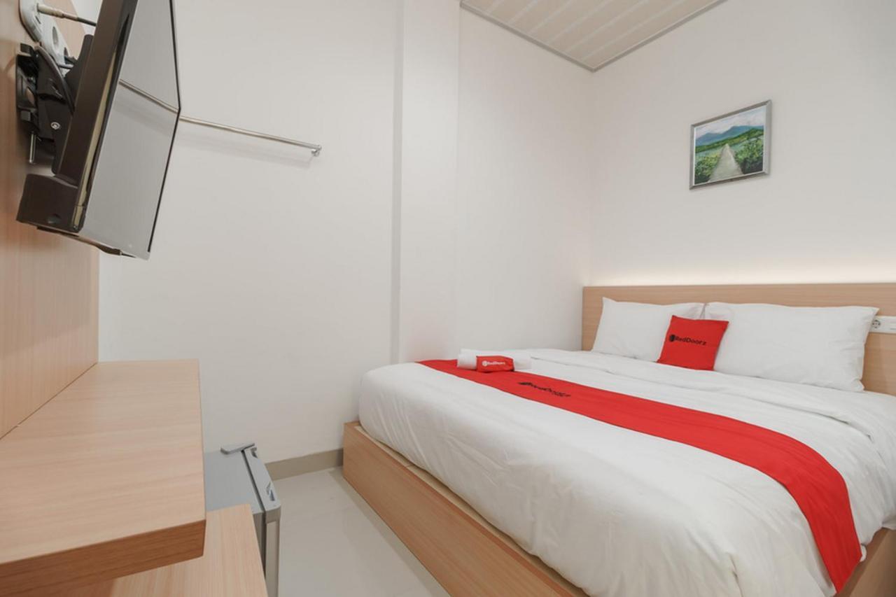 Reddoorz Plus Near Rs Rk Charitas 2 Palimbão Exterior foto