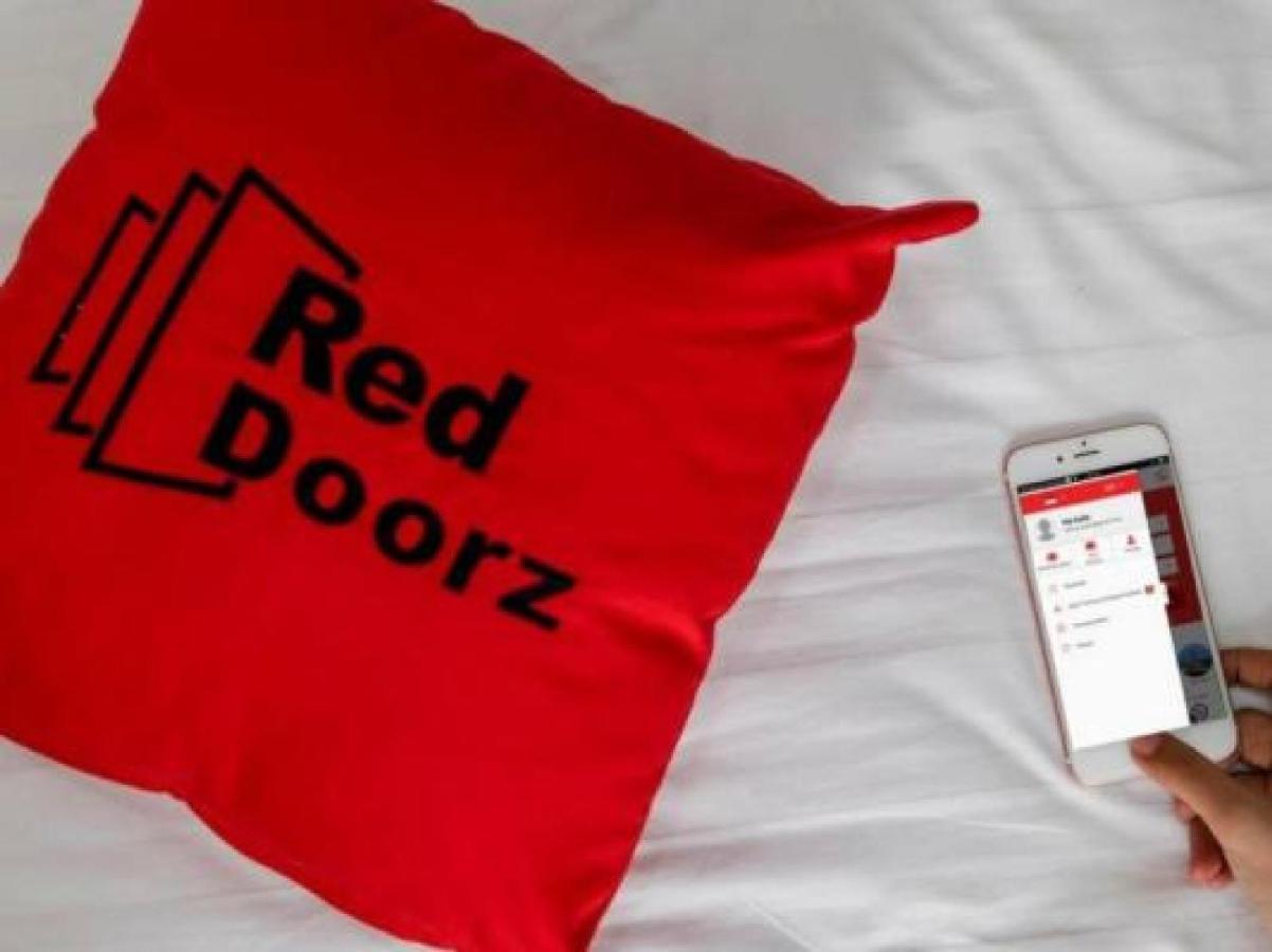 Reddoorz Plus Near Rs Rk Charitas 2 Palimbão Exterior foto